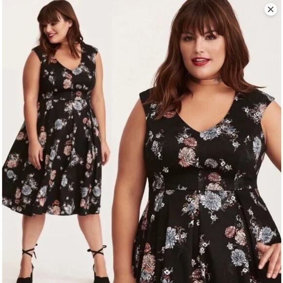 Torrid Black Floral V-Neck Fit & Flare Dress Size 16 Goth Whimsygoth - Picture 1 of 8
